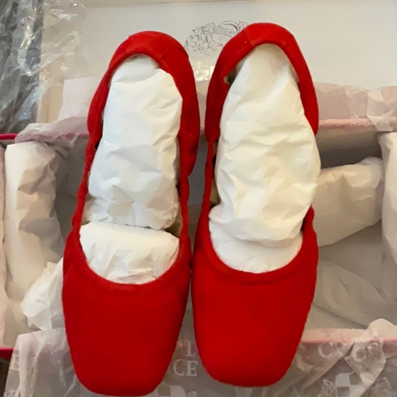 Vince Camuto
Brindin Leather Flat size 5 nwt - Picture 6 of 7